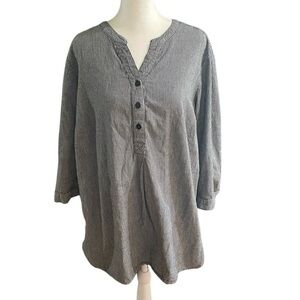 Ellos Gray and White Vertical Striped 1/4 Button Shirt. Size 16/18 (L). Pullover